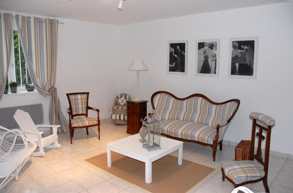 Chateau De La Flechere Blacé Room photo